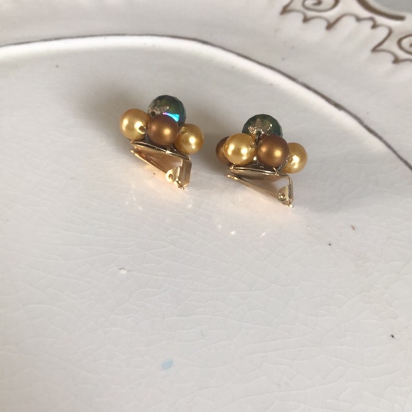 Vintage clip on earrings - Picture 2 of 2